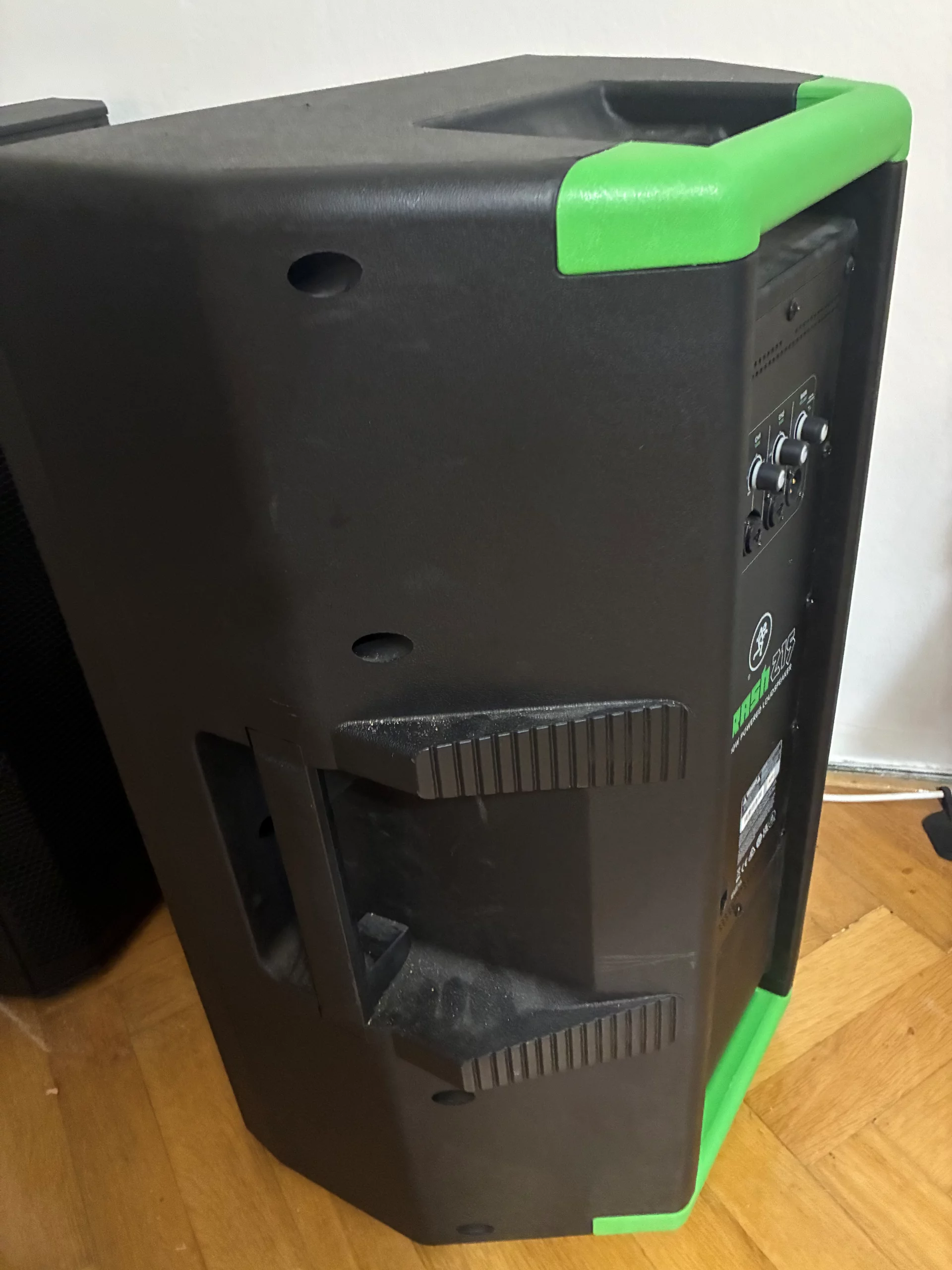 Reproduktory Mackie Thrash 215 – 2 kusy