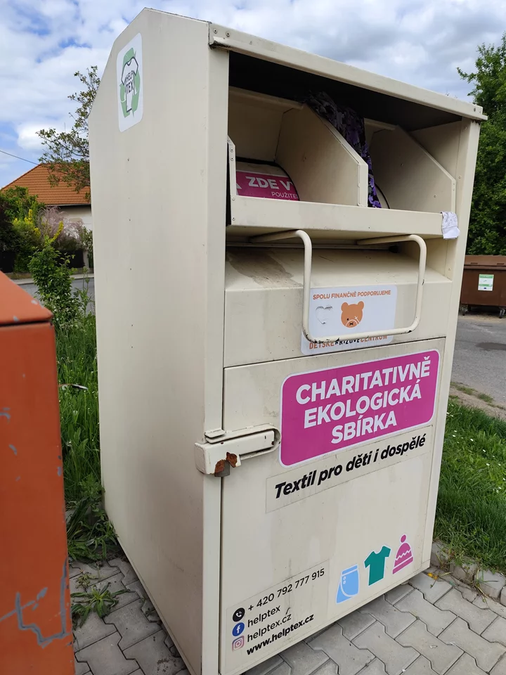 Sběrné kontejnery na oděvy, obuv a textil
