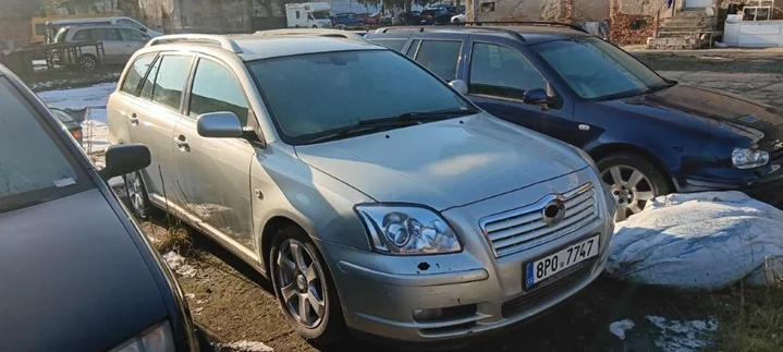 TOYOTA AVENSIS – první evidence 2006, nepojízdné