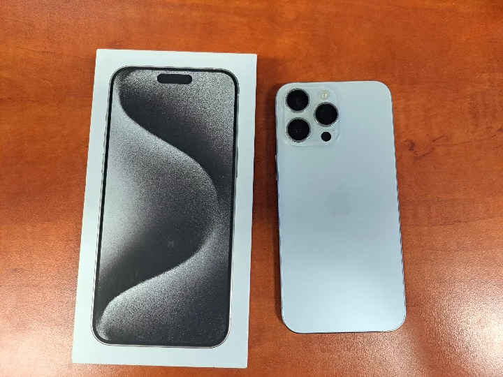 Mobilní telefon iPhone 15 PRO MAX WHITE 256GB-CAM