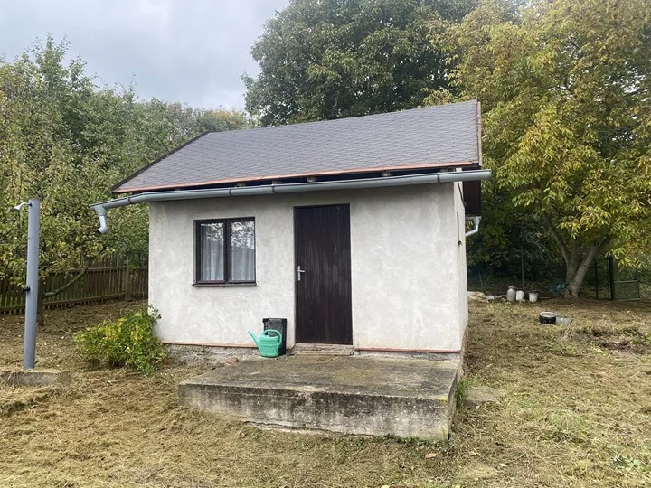 Podíl 1/5 na pozemku s chatou - obec Číhošť