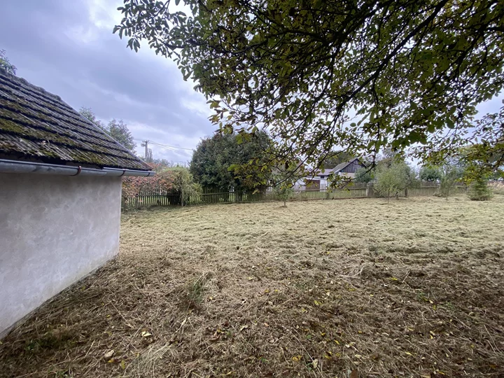 Podíl 1/5 na pozemku s chatou - obec Číhošť