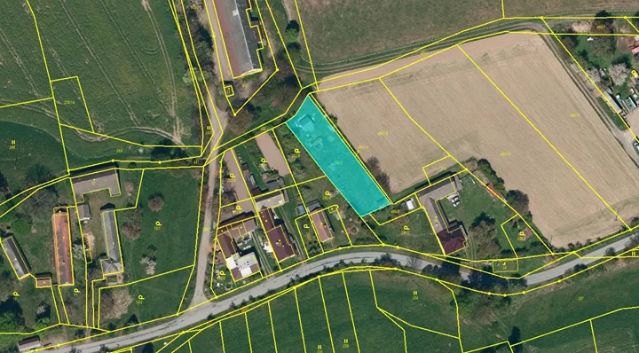 Podíl 1/5 na pozemku s chatou - obec Číhošť