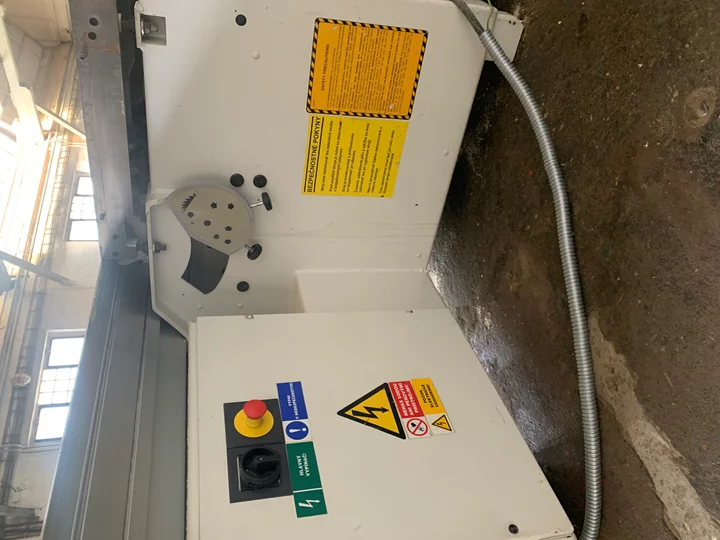 Pila SCM, SI 300 N