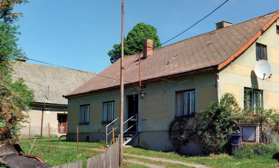 Podíl ¼ rodinného domu, obec Rovečné, a podíl ¼ na lesním pozemku, okres Žďár nad Sázavou
